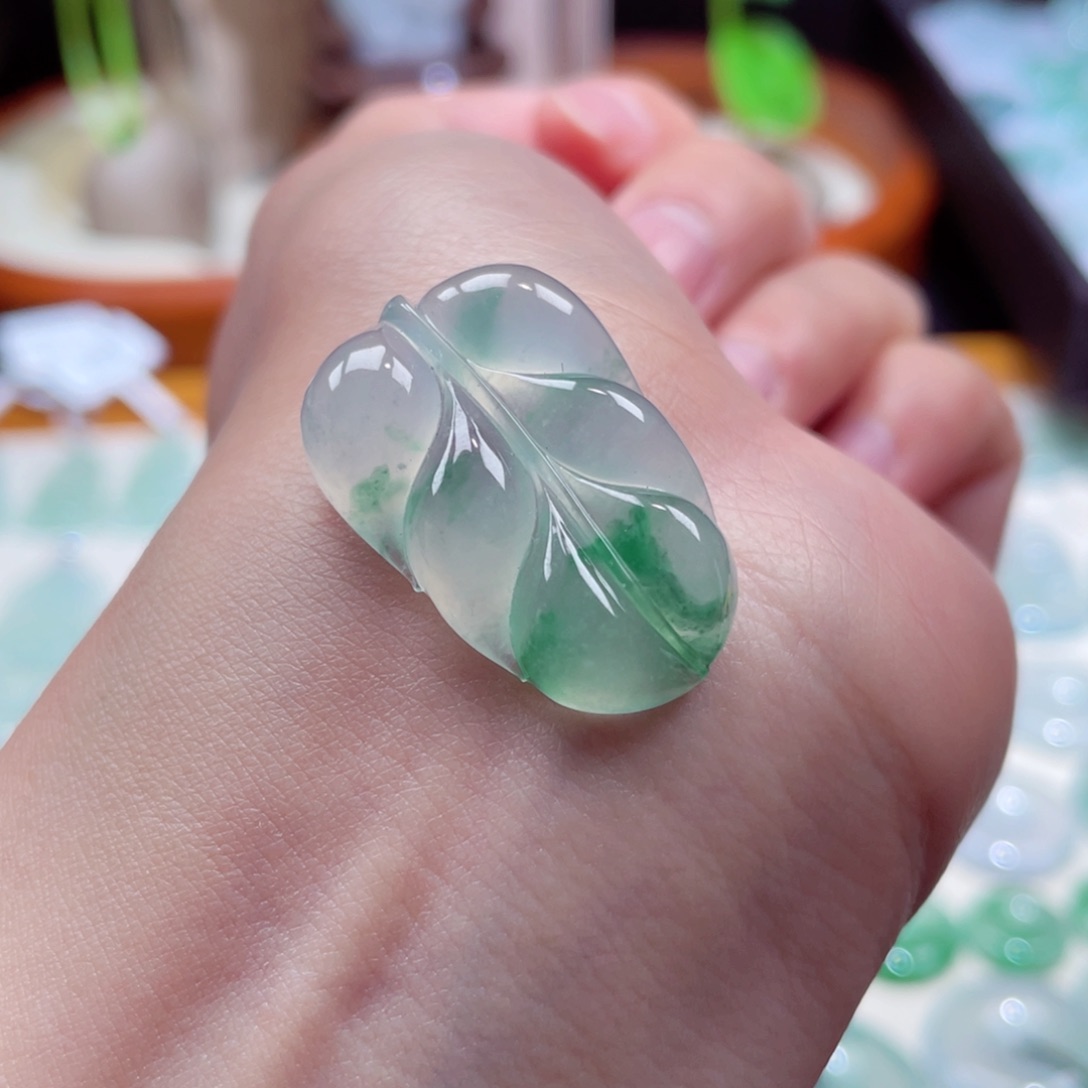 翡翠颈饰未镶嵌叶子