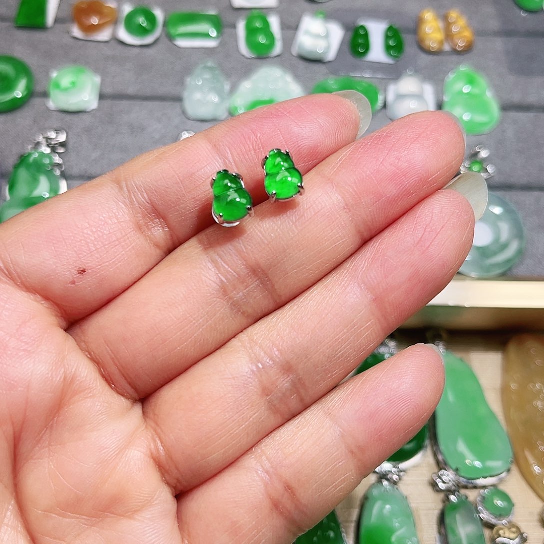 翡翠颈饰未镶嵌裸石