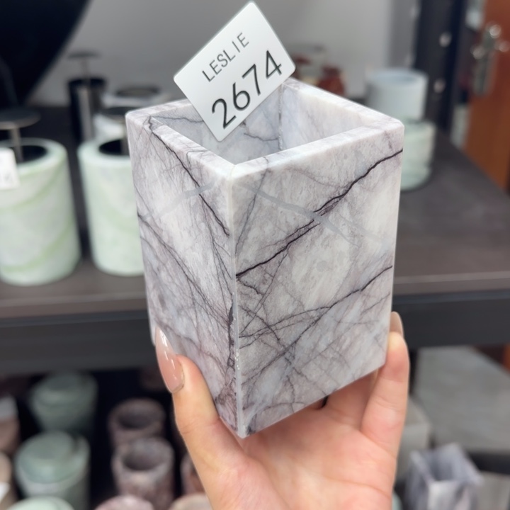 X2674.             笔筒