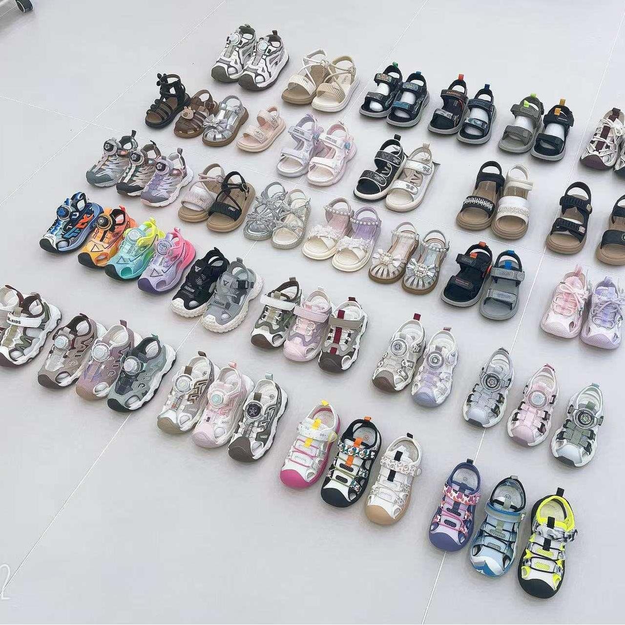 品牌婴儿童鞋孤品断码拍这里，偶有微瑕狂拍猛退仅退款限制下单