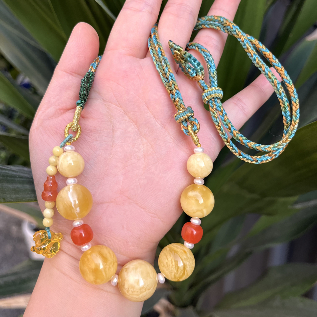 琥珀白花蜜蜡圆珠手工编制锁骨链，毛衣链两用款、链子可调节，24.5g