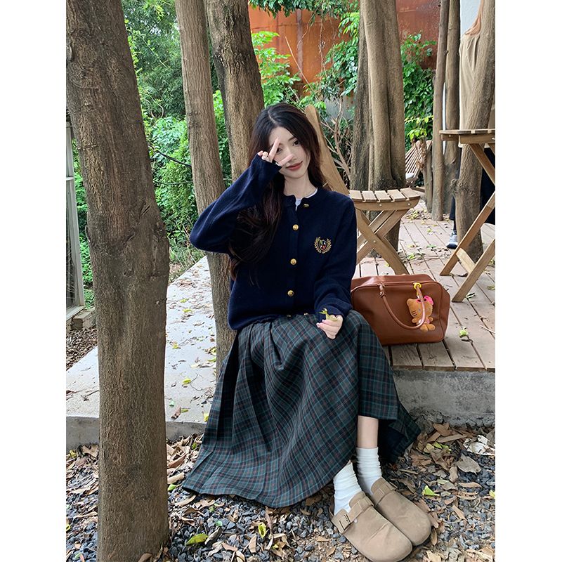 学院风徽章刺绣毛衣中长款格子百褶半身裙女秋季2025新款时尚套装