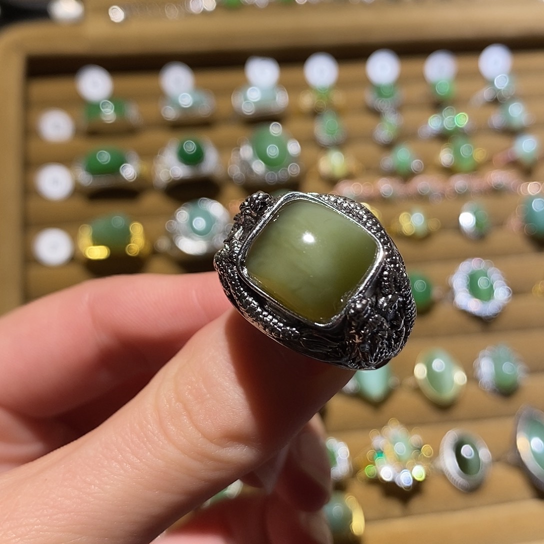 和田玉未镶嵌戒指