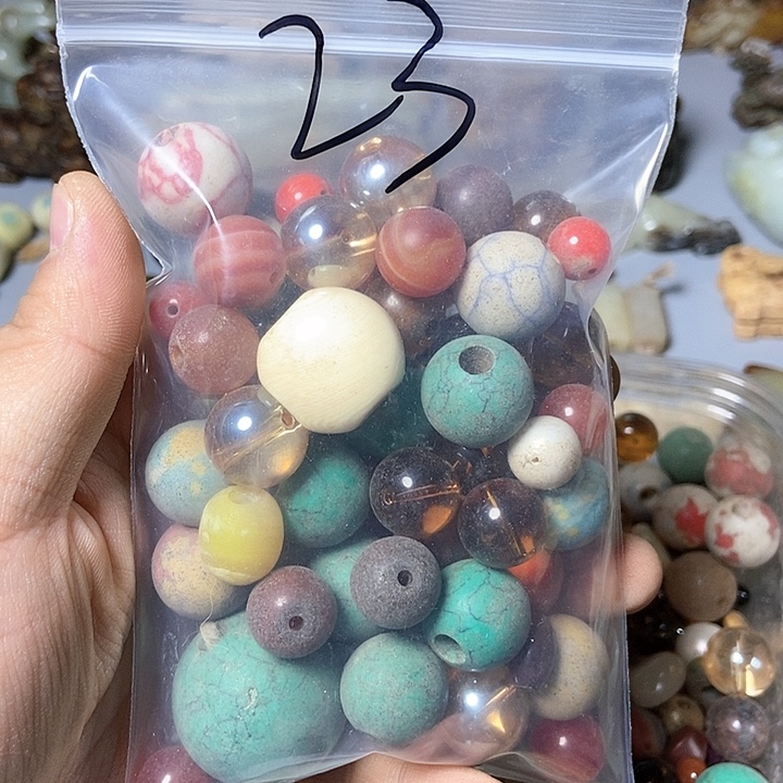 和田玉未镶嵌颈饰至少50个