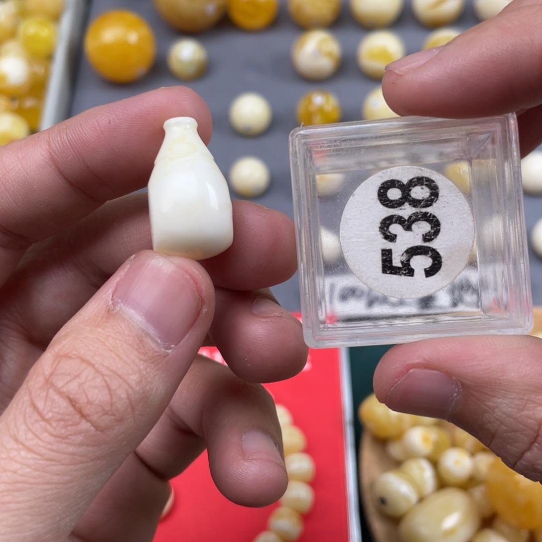 蜜蜡珠宝奇石未镶嵌