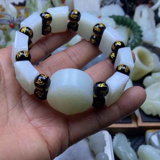 未镶嵌和田玉（糖玉）车挂