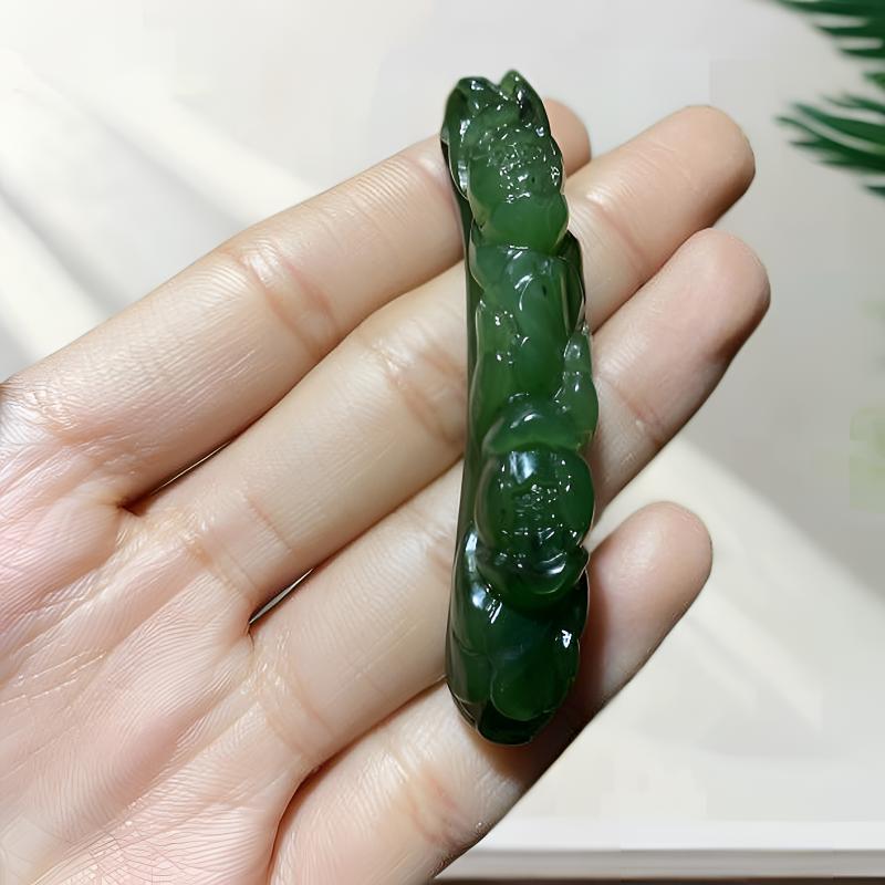 和田玉纯天然碧玉阳绿莲花手牌雕刻