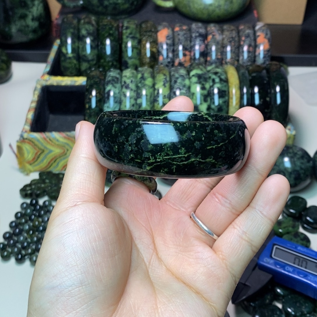 晶***晶蛇纹石玉未镶嵌项链