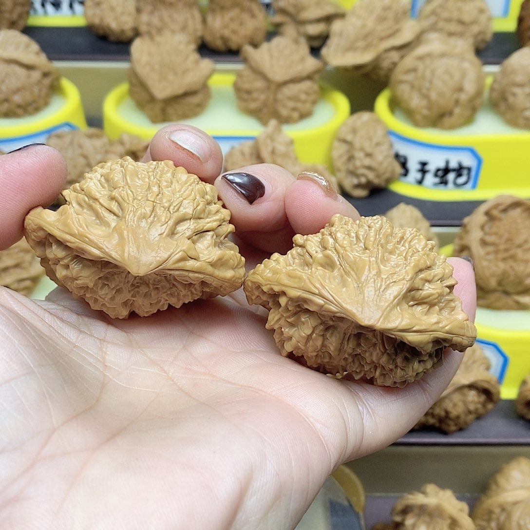 文玩核桃吊坠蛇王