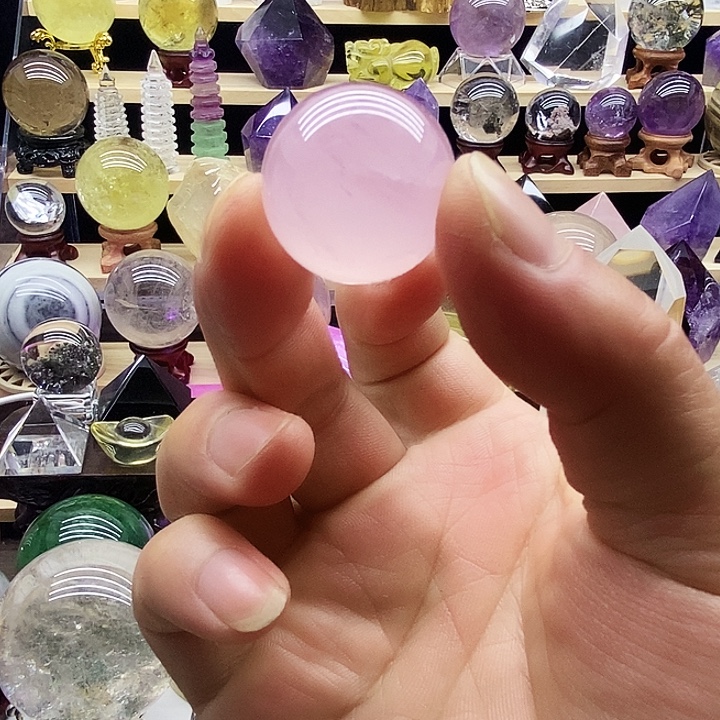 石材天然粉水晶小球摆件