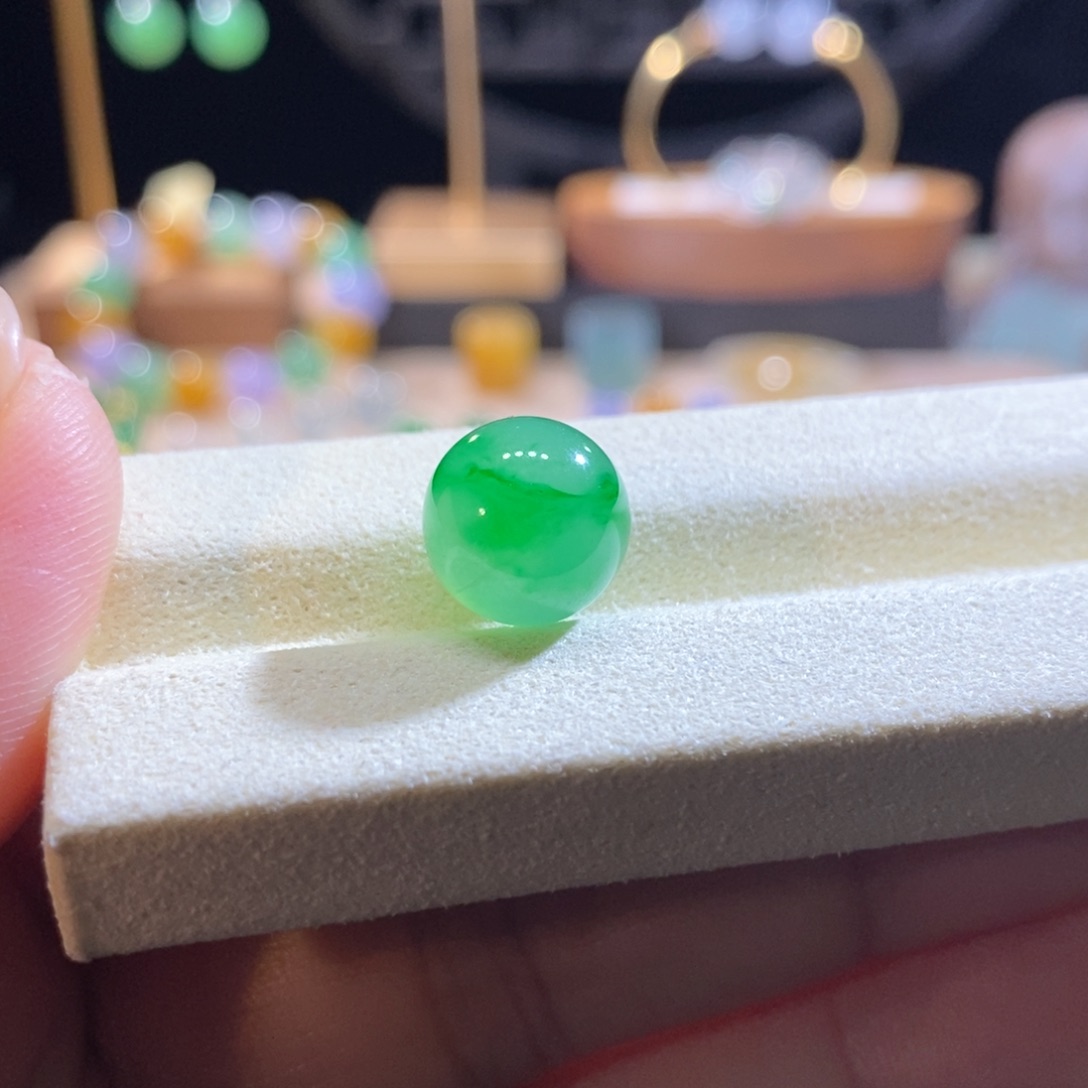 翡翠未镶嵌吊坠(不含链)翡翠冰飘辣绿珠卡11.1