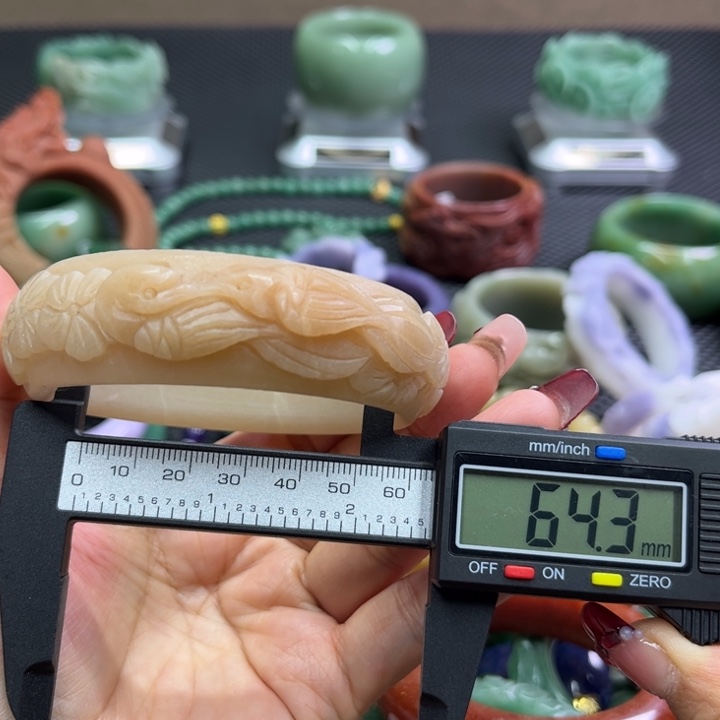 石英质玉手镯未镶嵌