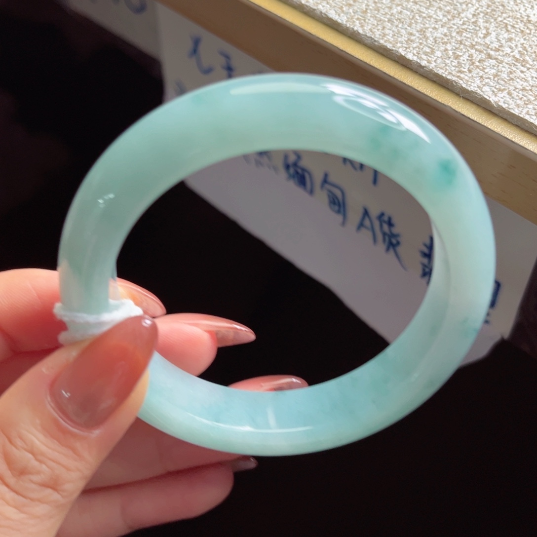 翡翠未镶嵌手镯手镯