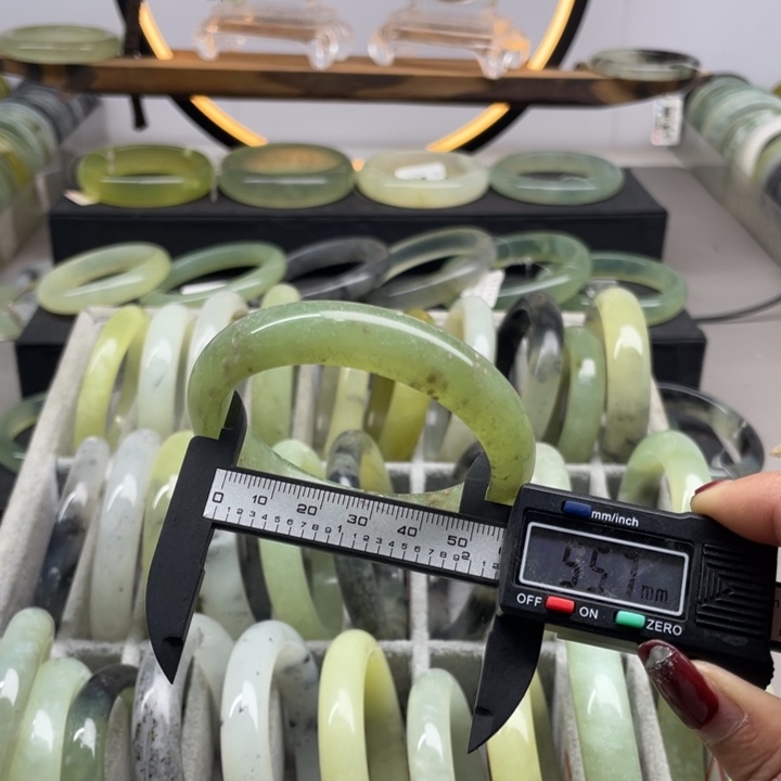 蛇纹石玉手镯未镶嵌92