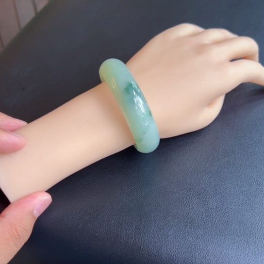 翡翠手镯未镶嵌圈口5758