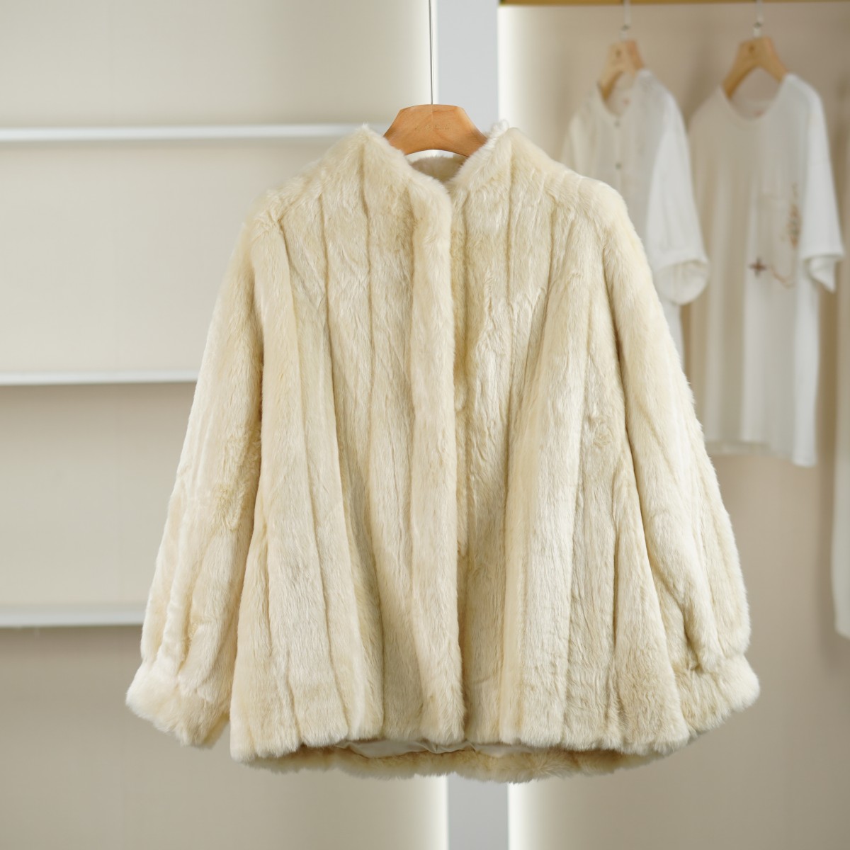 麦迪尚品【赵】5113037  秋冬竖条仿真水貂绒皮草外套品牌折扣撤柜