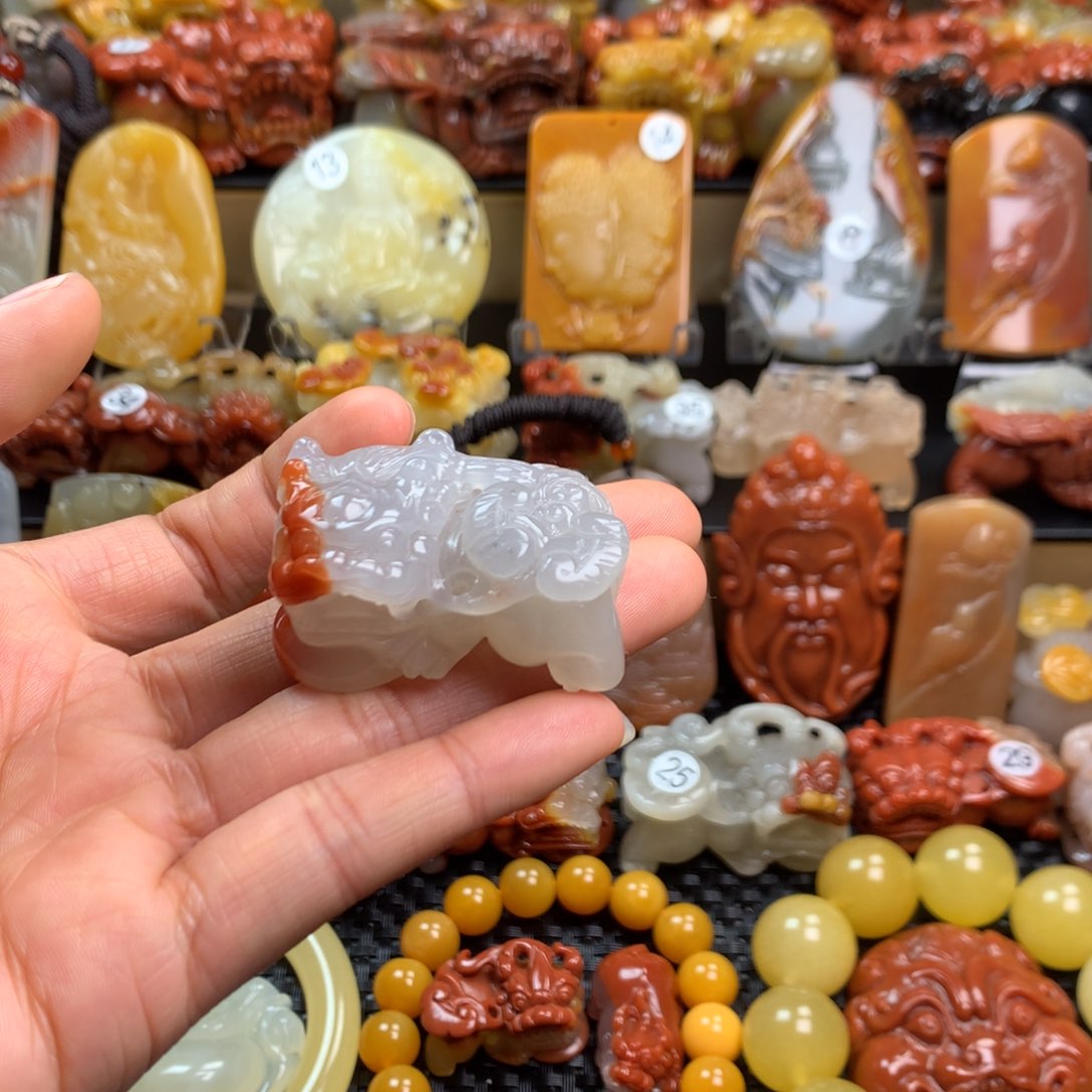 石英质玉（黄龙玉）挂件未镶嵌