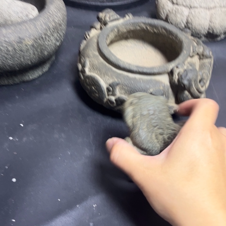 石材绿豆青双貔貅笔洗，文房小狮子