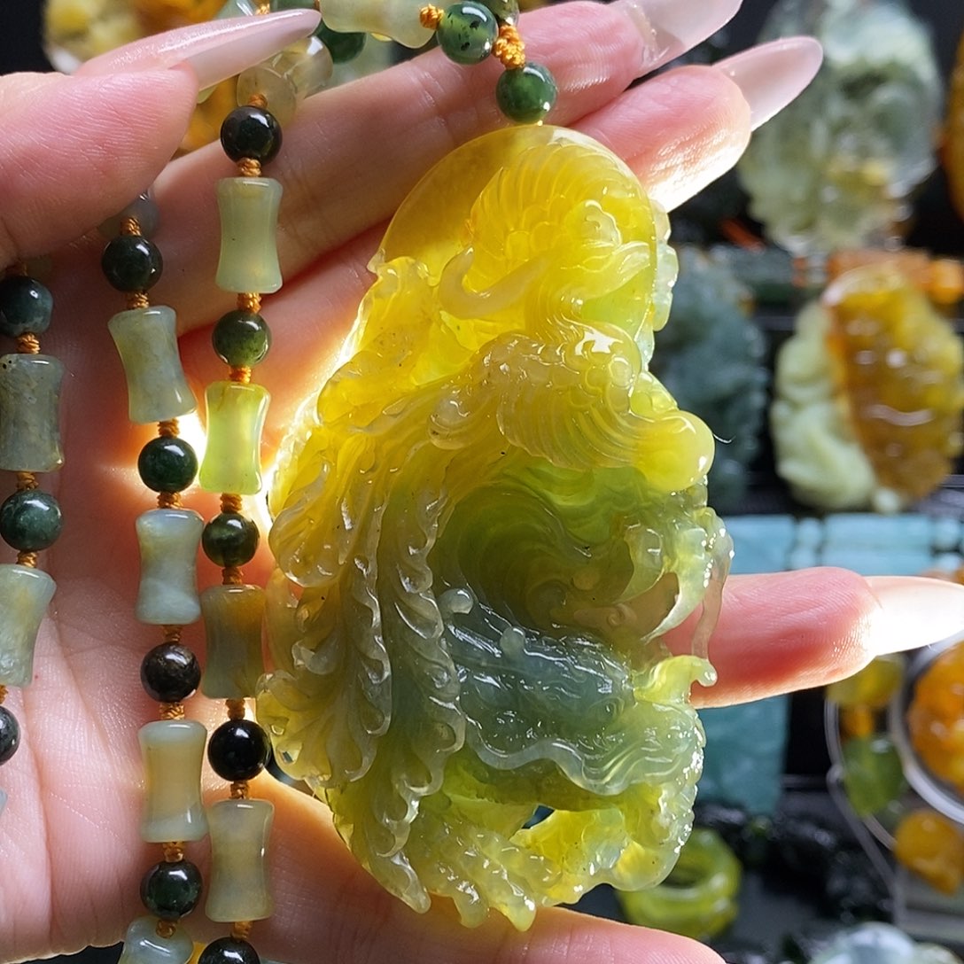 蛇纹石玉未镶嵌颈饰