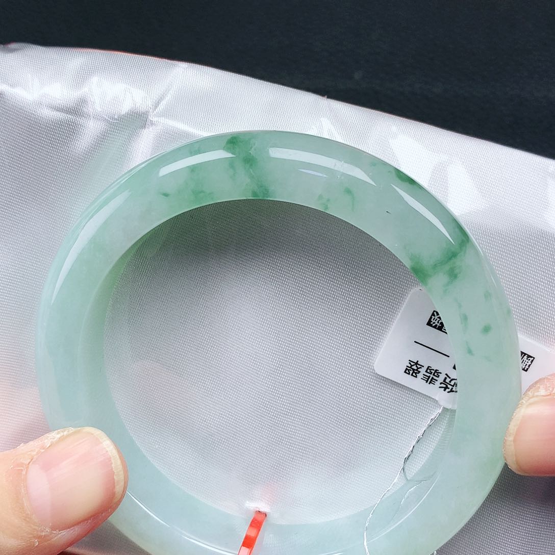 翡翠手镯未镶嵌57圈