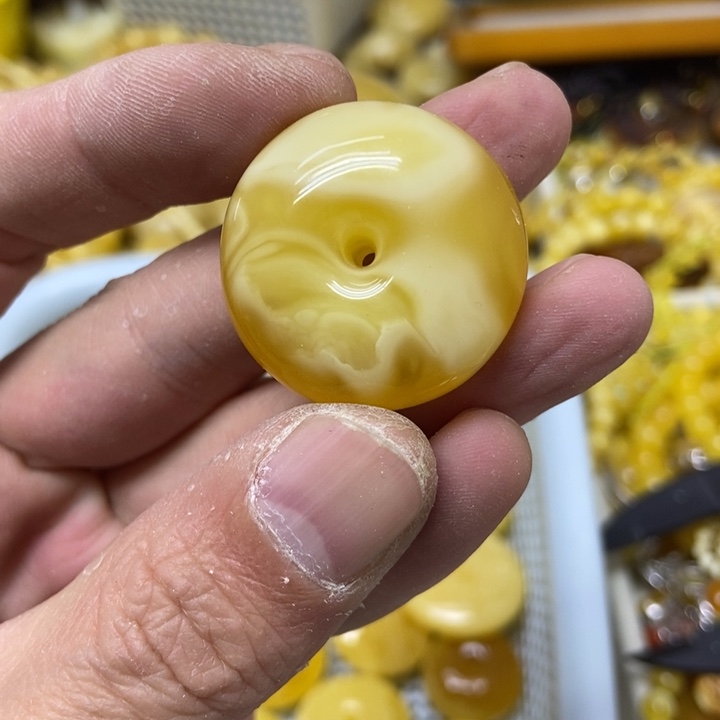 蜜蜡未镶嵌裸石吊坠