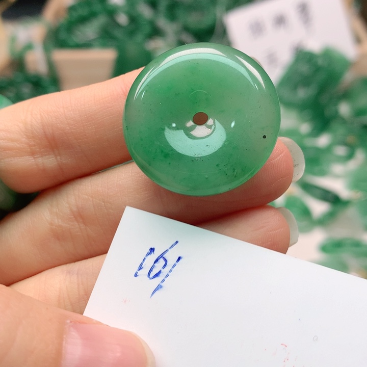 石英质玉项圈未镶嵌