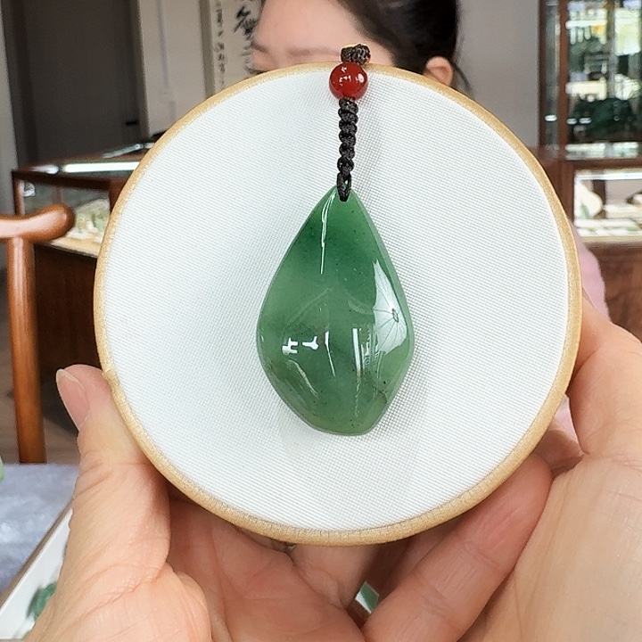 密玉（石英质玉）吊坠合金