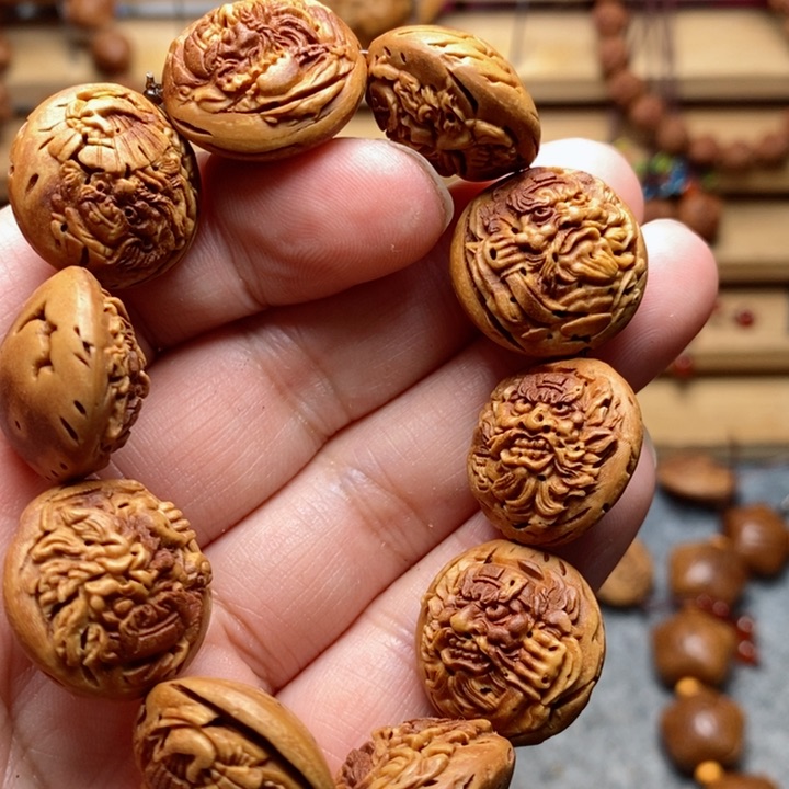 ?****?桃核雕刻单面钟馗手串