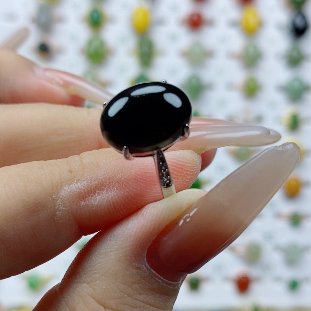 未镶嵌戒指和田玉