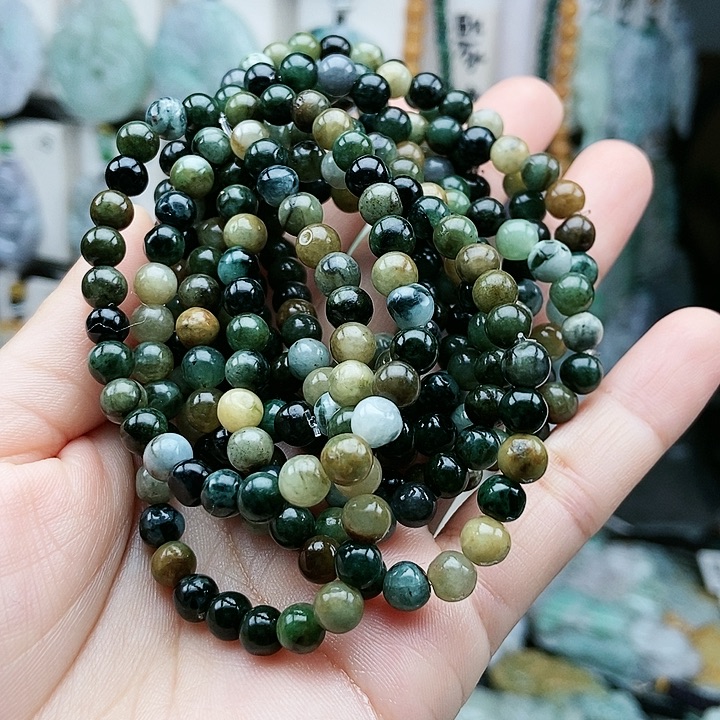 颈饰足铂镶嵌翡翠翡翠