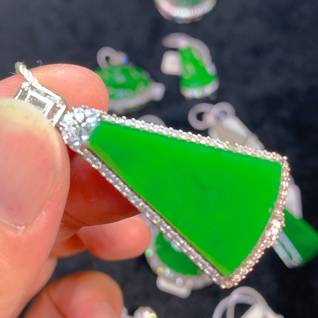 颈饰银S925镶嵌翡翠