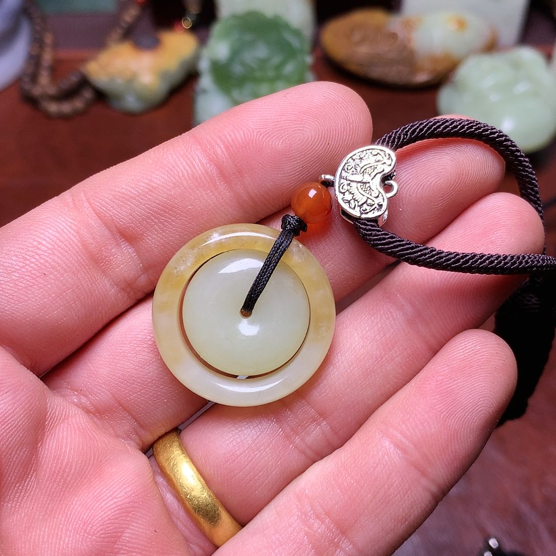 岫岩老玉（透闪石质玉）颈饰未镶嵌