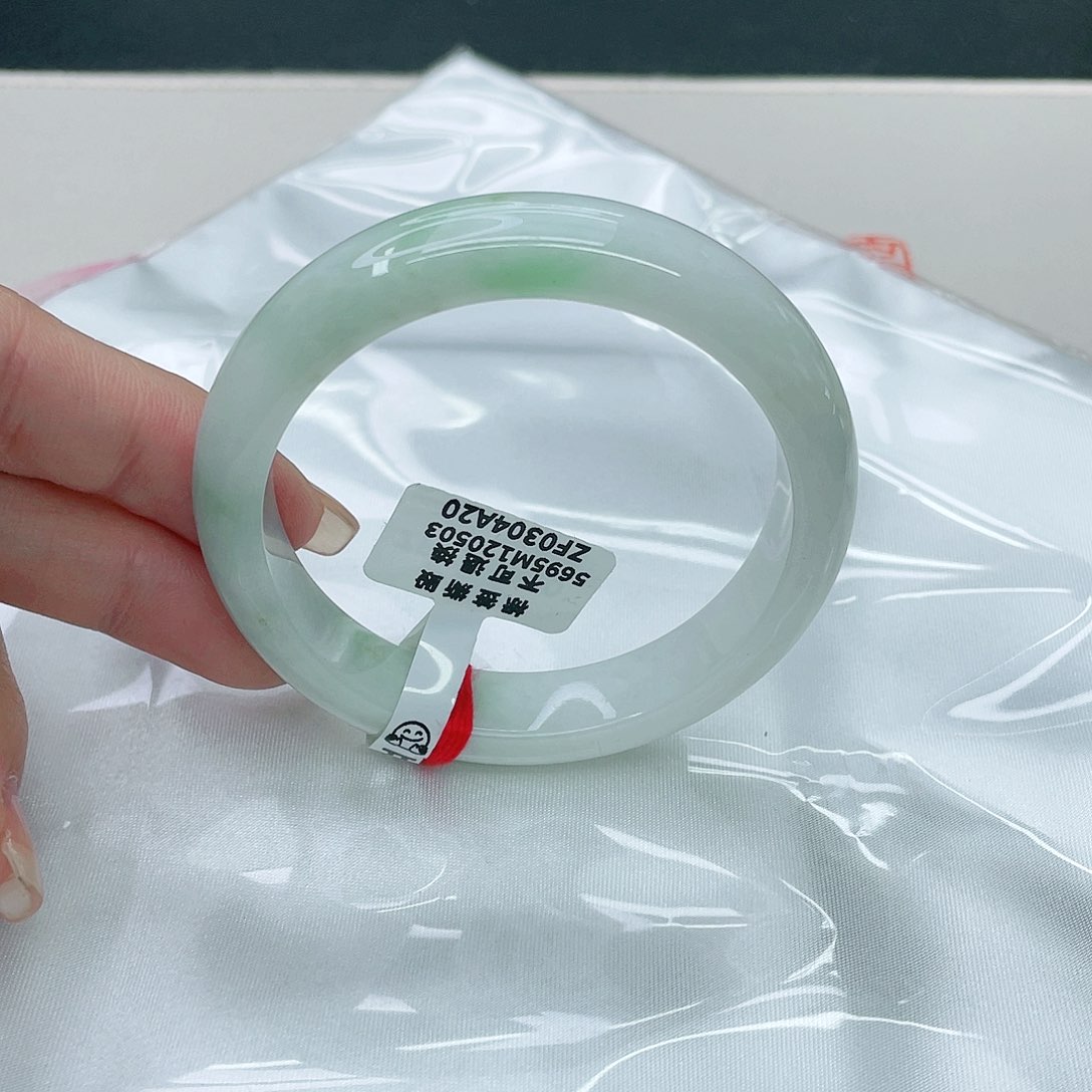 翡翠手镯未镶嵌正54.4