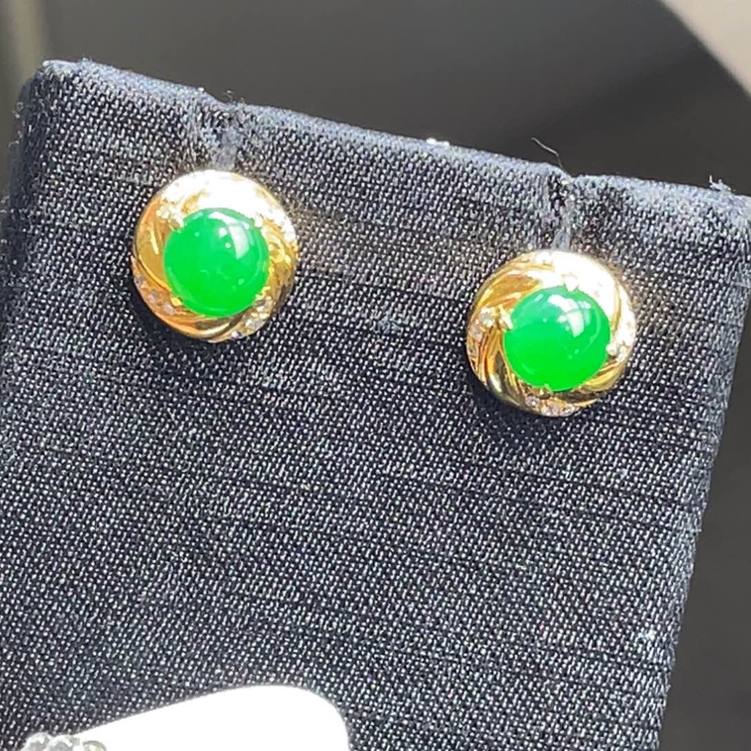 翡翠未镶嵌耳饰【小万上新强推】辣绿耳钉