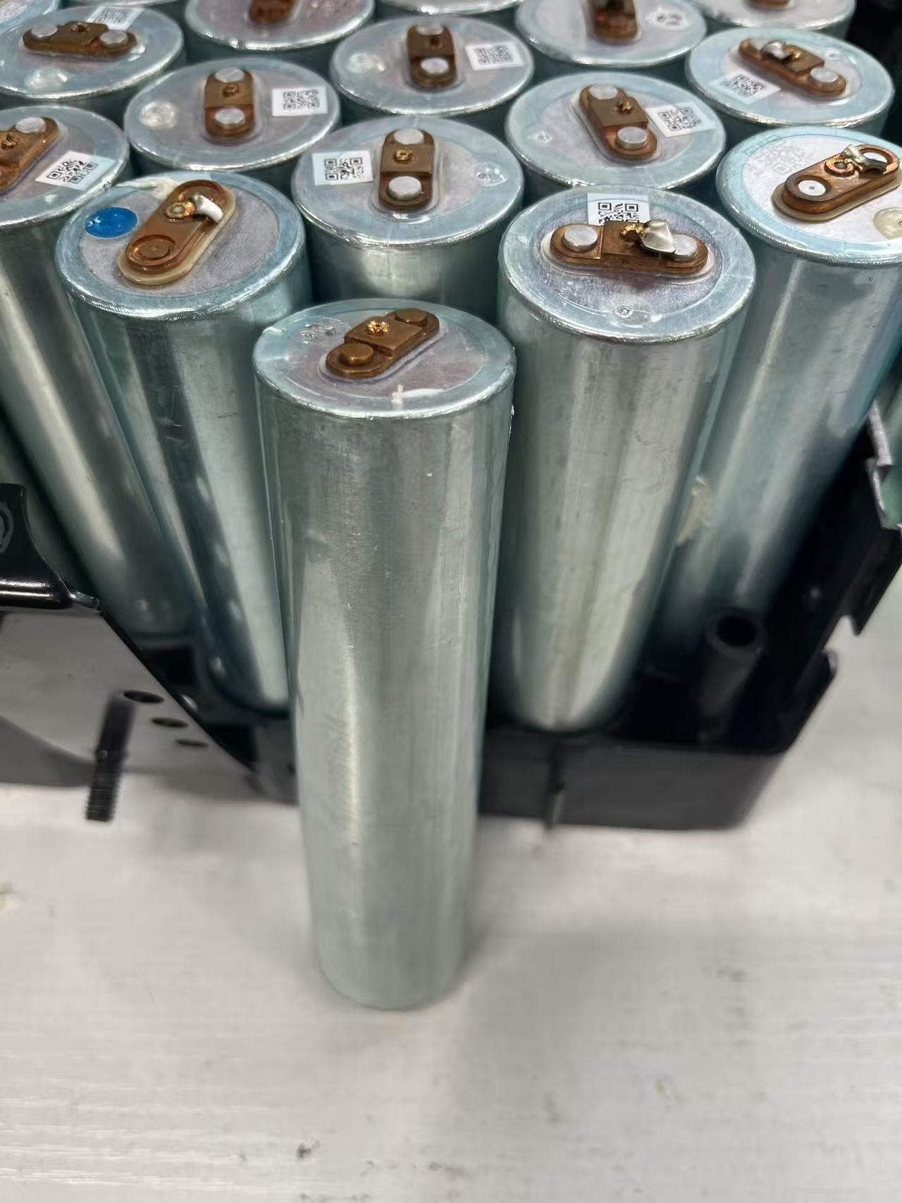 3.2V33140圆柱磷酸铁锂启动电源（一单一个）拆机