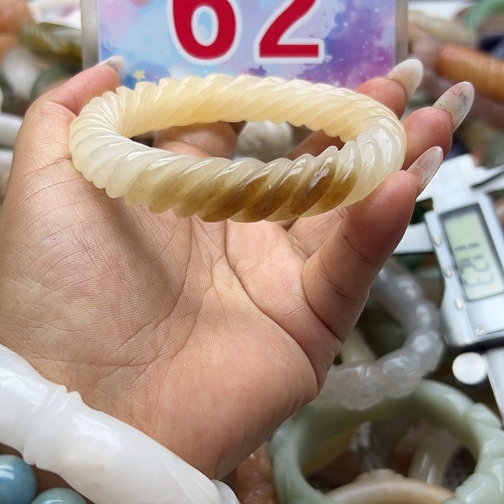 未镶嵌手镯石英岩玉