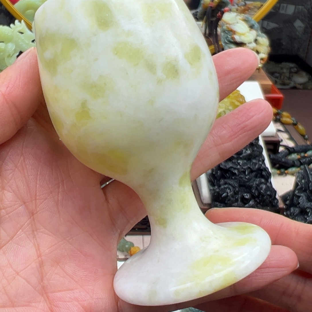 岫玉未镶嵌挂件杯子