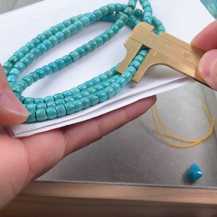 绿松石颈饰未镶嵌