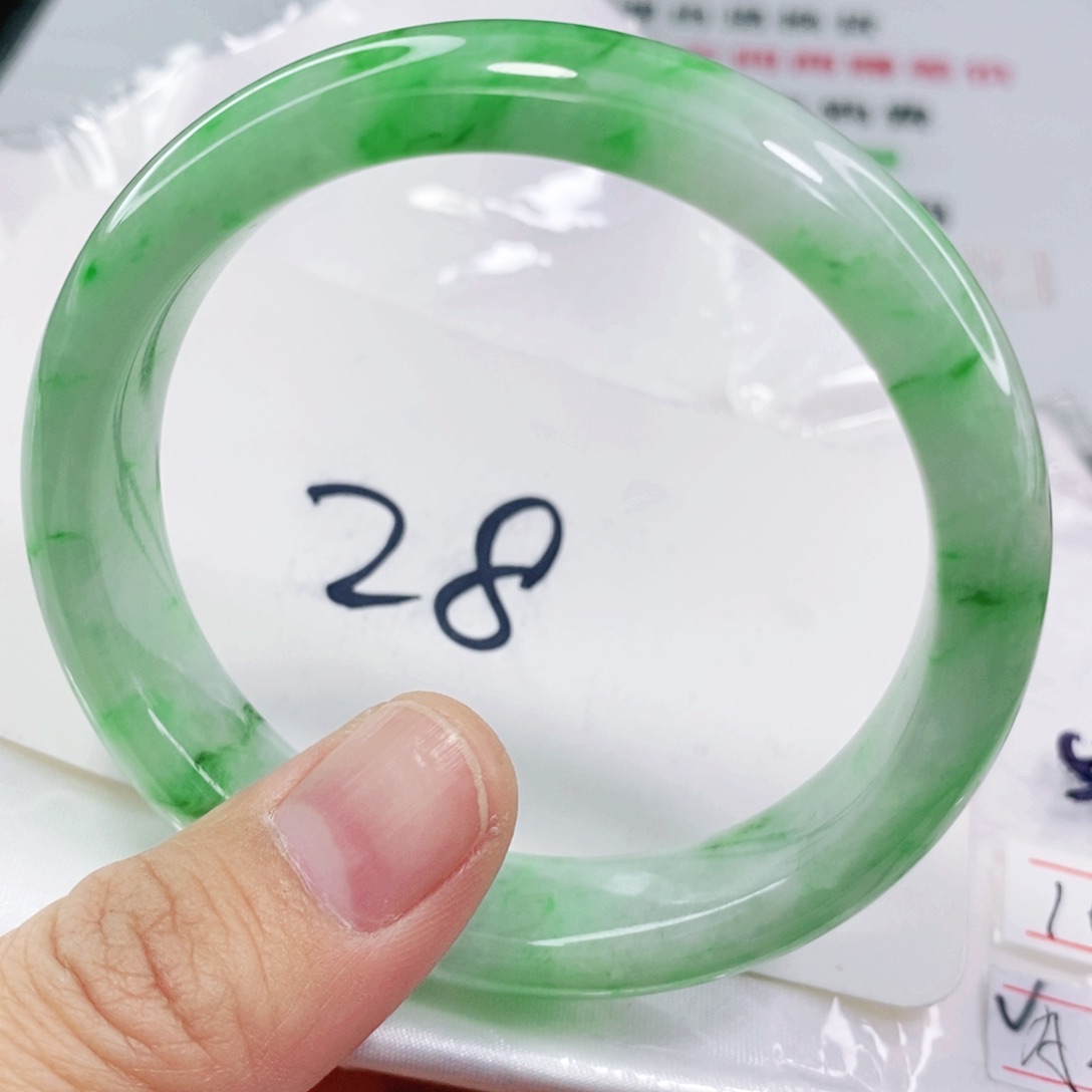 翡翠手镯未镶嵌57.6圈口