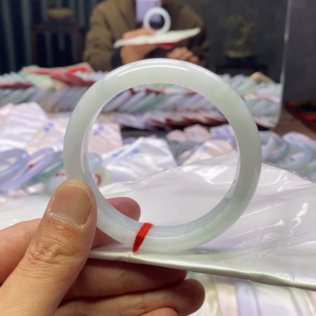 翡翠手镯未镶嵌白月光