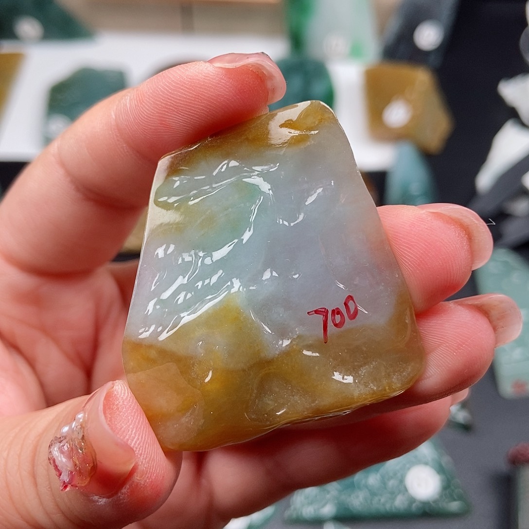 翡翠颈饰未镶嵌翡翠