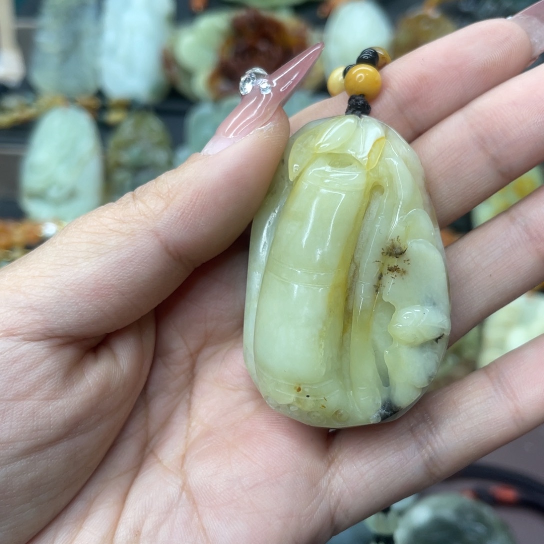 蛇纹石玉颈饰未镶嵌