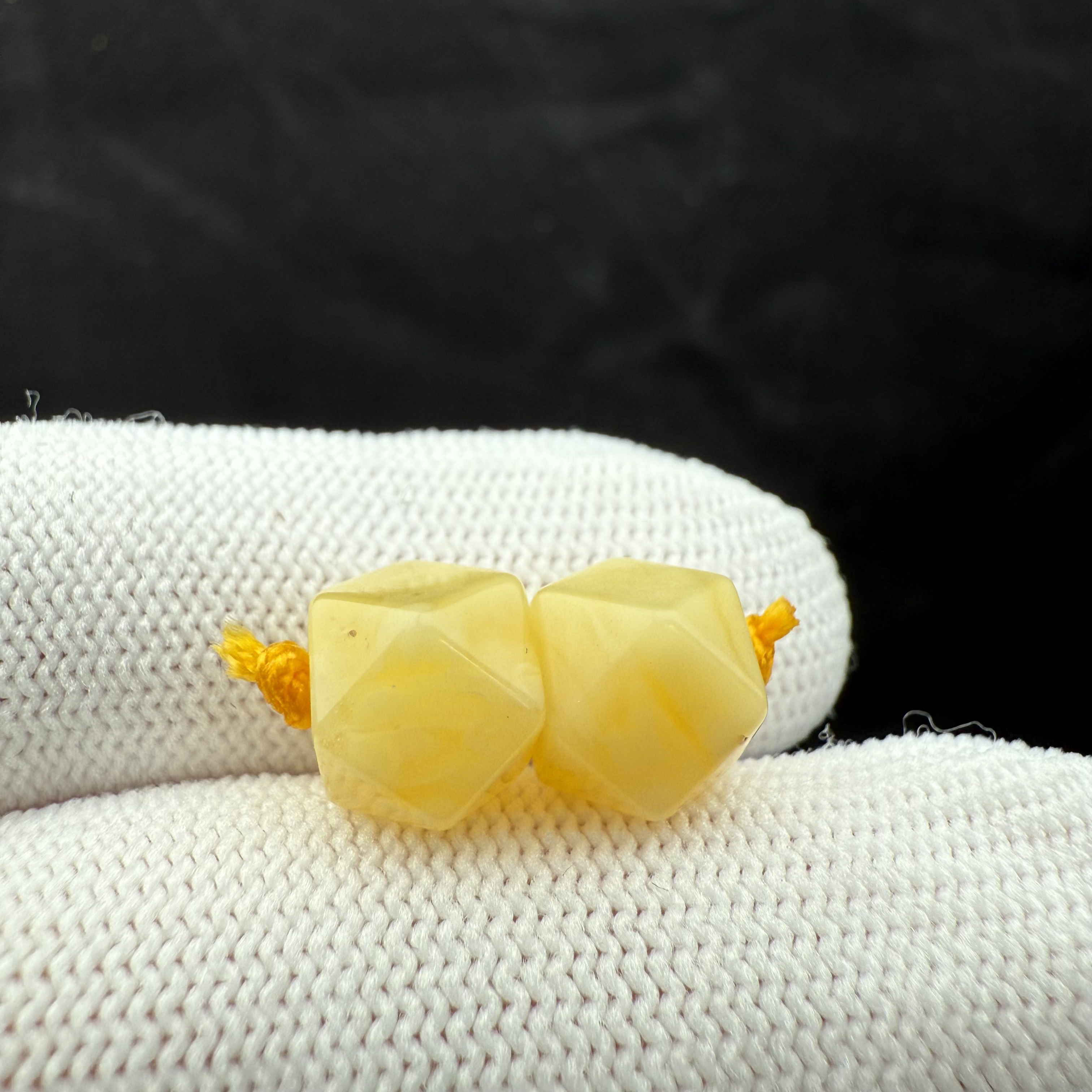 B5842天然原矿俄料蜜蜡 瑕疵特价唐八棱 8.4mm支持复检