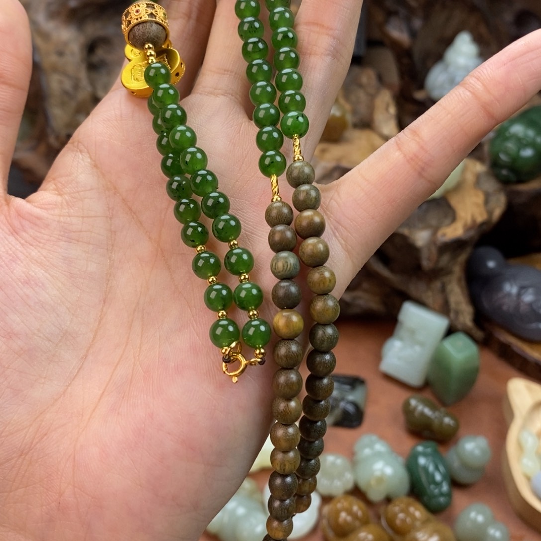 云***呼和田玉（碧玉）未镶嵌颈饰