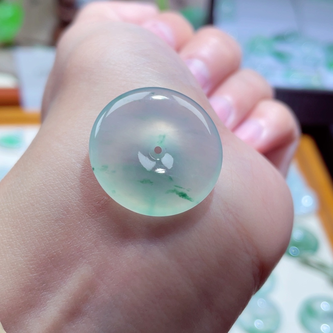 翡翠颈饰未镶嵌扣子