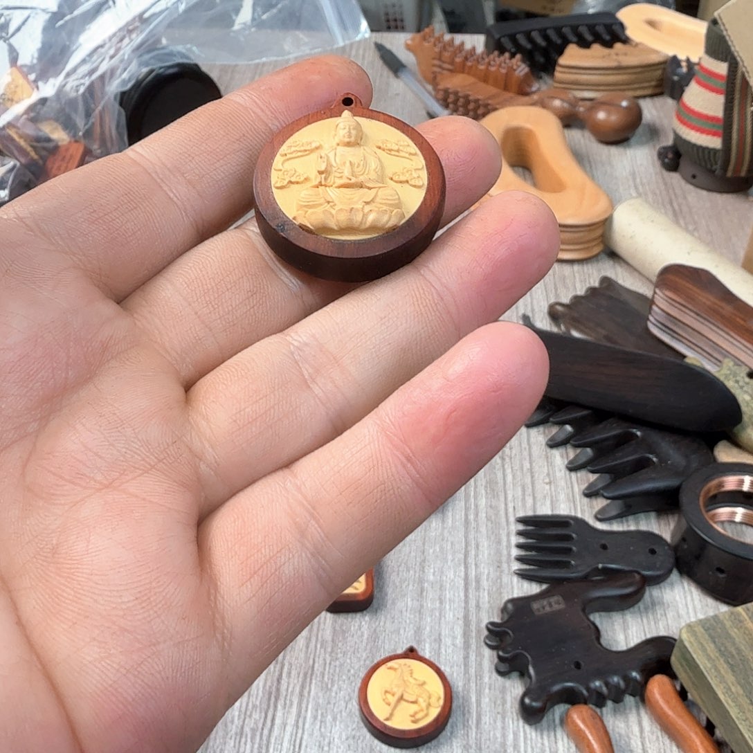 木坐着的观音紫檀黄杨木