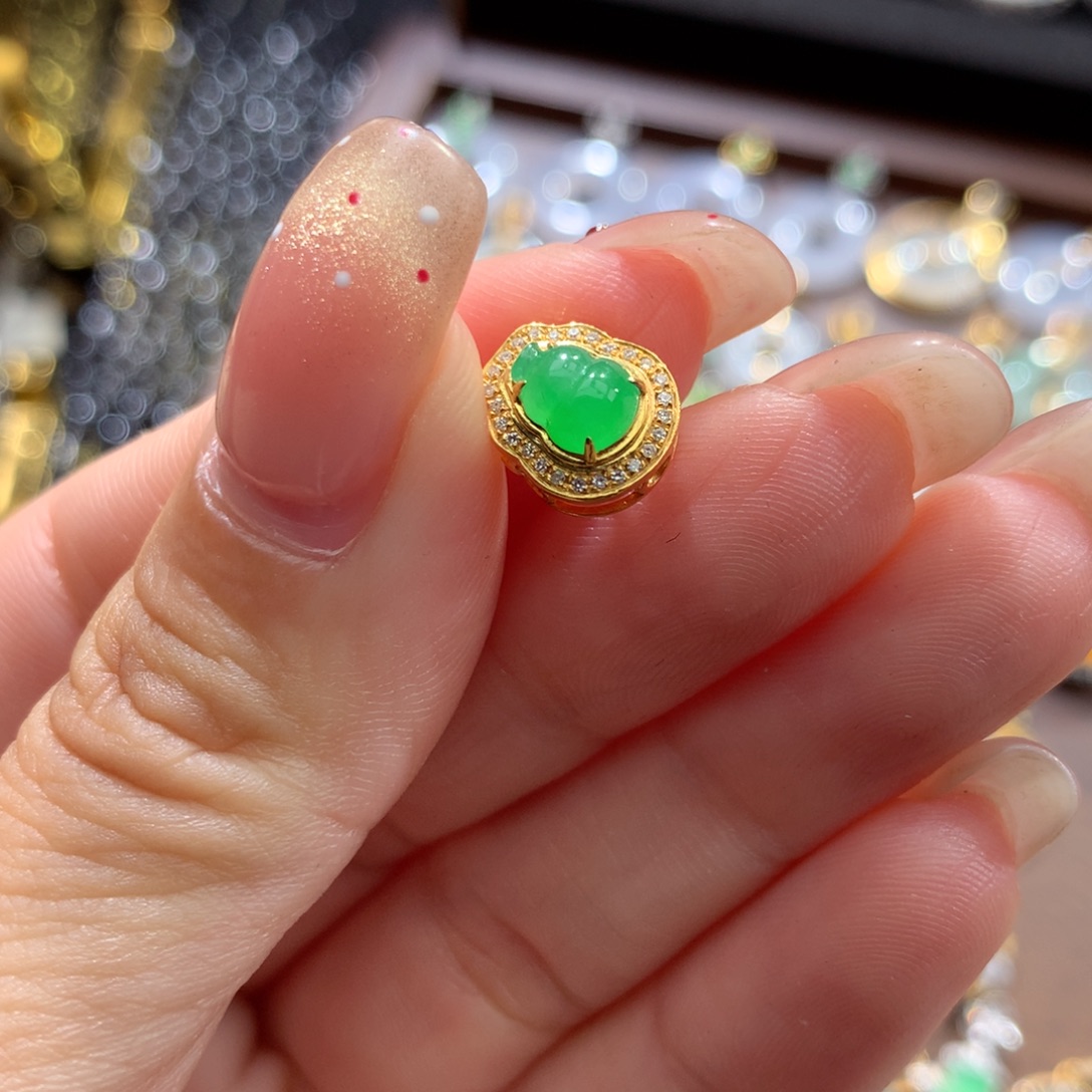 圆***️翡翠18K金镶嵌颈饰翡翠