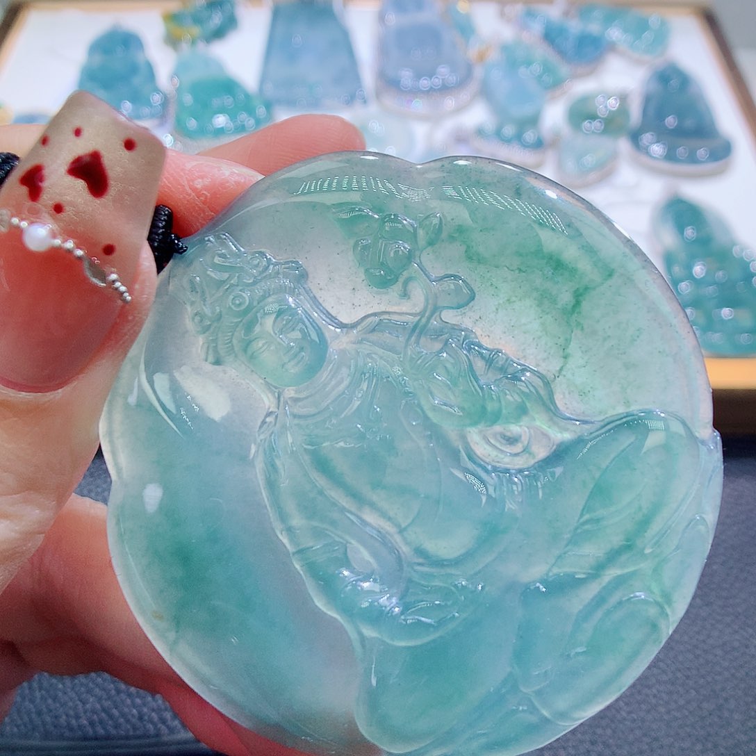 翡翠颈饰未镶嵌翡翠