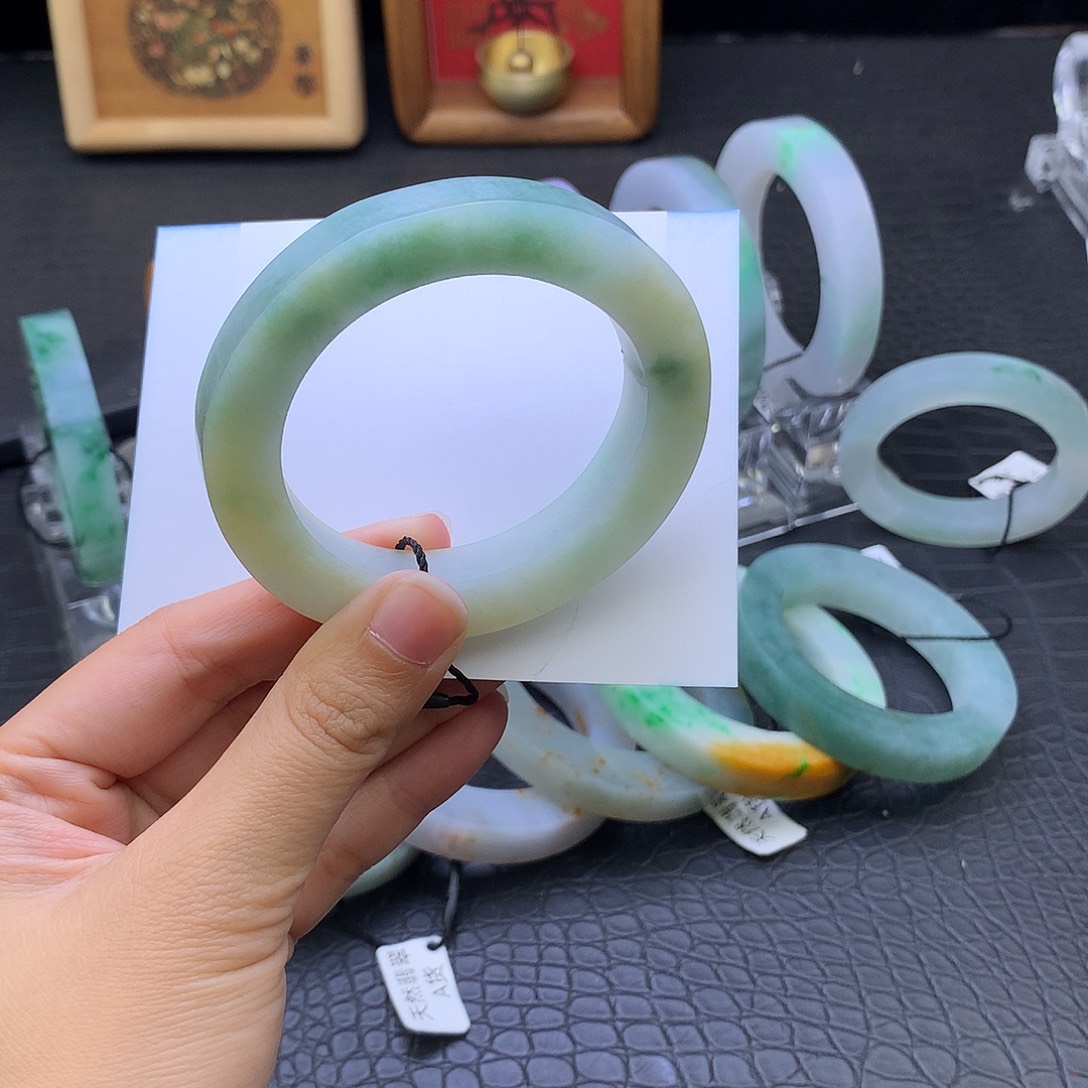 定制翡翠未镶嵌翡翠手镯