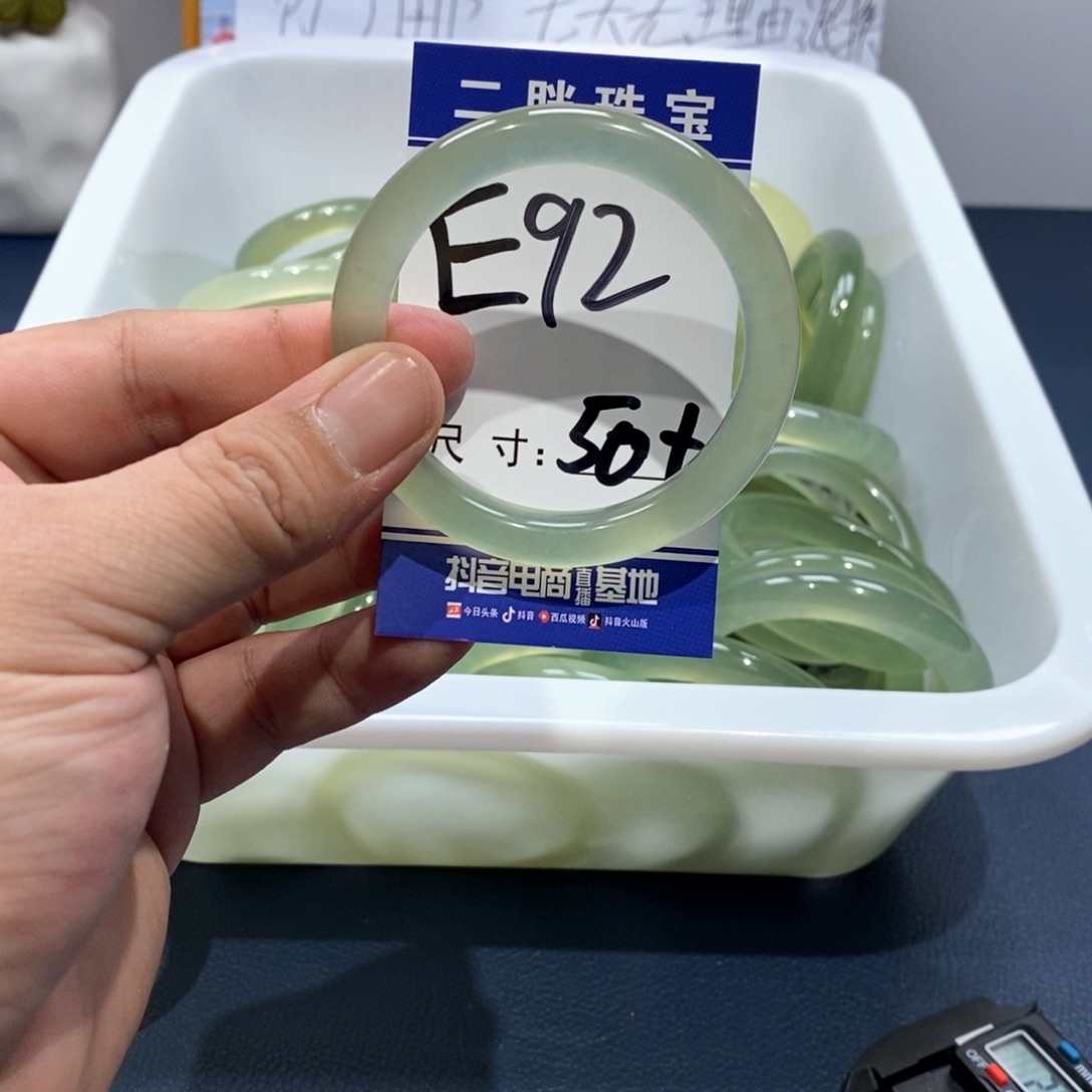 岫玉手镯未镶嵌手镯